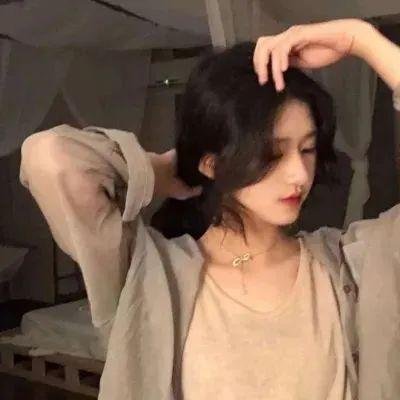 俏皮女学生